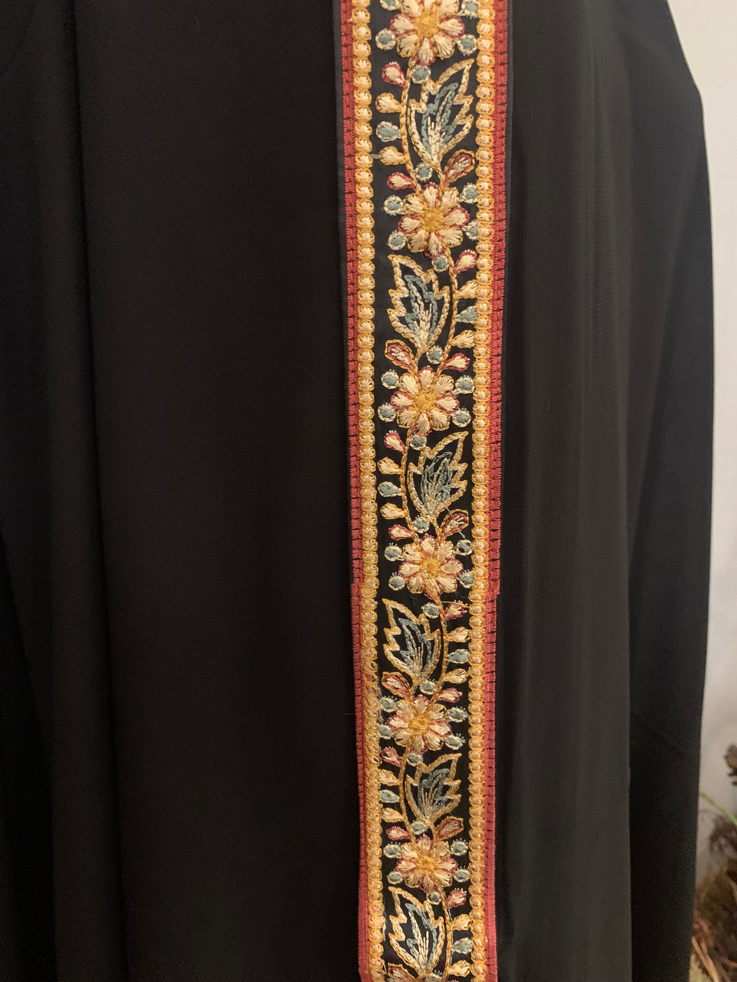 Embroidered chaddar black